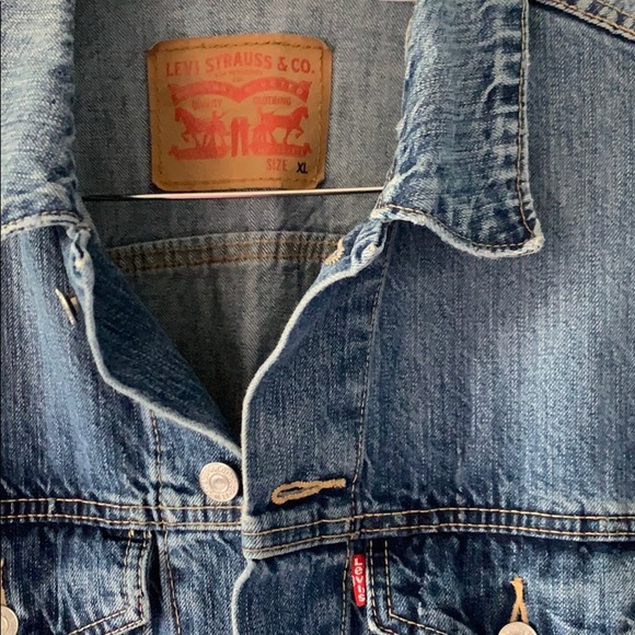 Levi’s Denim Jean Jacket - Picture 2 of 5